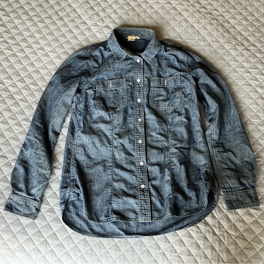 Duluth Trading Company Button Down Chambray Shirt